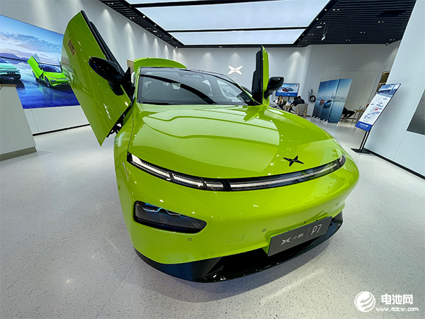 科技助力生产 中国新能源汽车驶向绿色未来