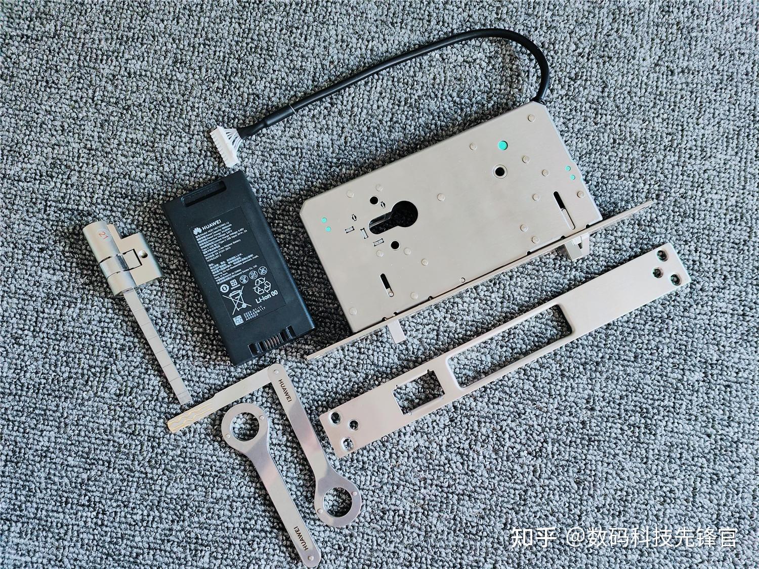 升级降噪锁体 华为自研AI人脸识别锁新品上市