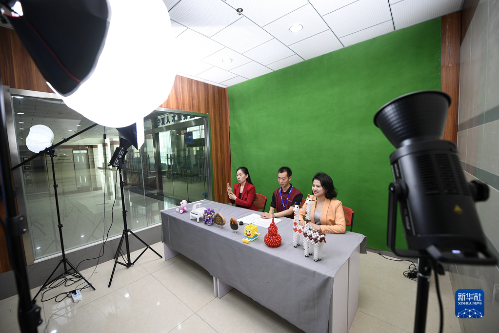 新华全媒+｜治疗全程可“透视” 沪上首台磁共振加速器投入临床应用