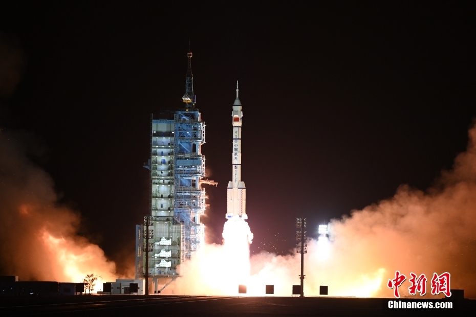 发射成功！看神舟十八号载人飞船的技术“绝活”
