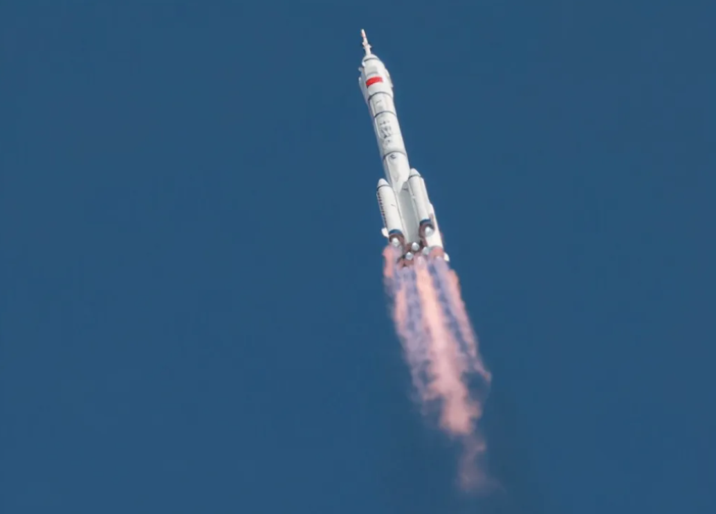 新华社消息｜嫦娥六号探测器顺利进入环月轨道飞行
