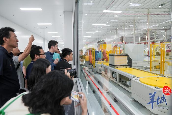 高质量发展调研行｜机器人、无照明、动物园：进化中的中国工厂