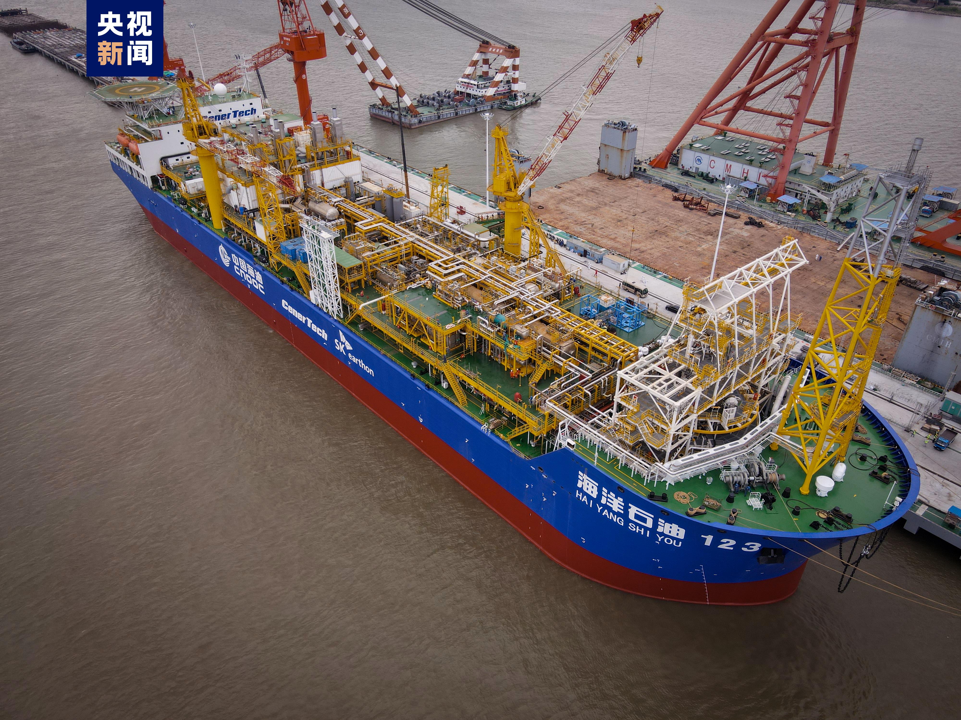 亚洲首艘圆筒型“海上油气加工厂”运抵作业海域