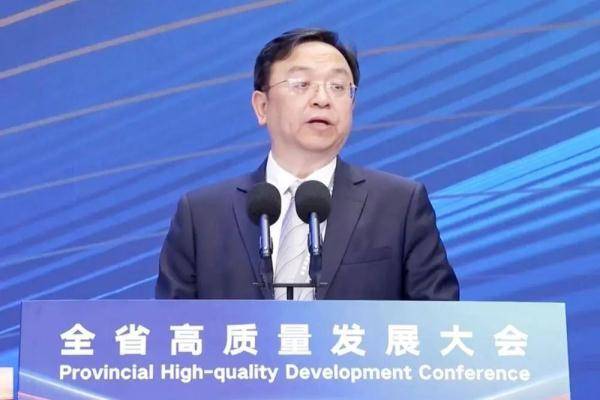 高质量发展调研行丨换挡升级 在“超级工厂”感受澎湃动力