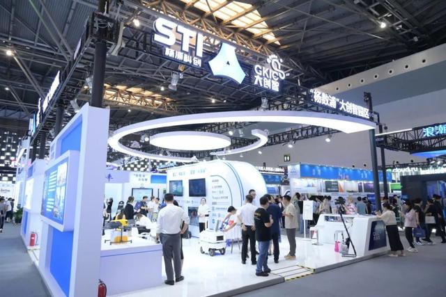 高通亮相2024世界人工智能大会暨人工智能全球治理高级别会议，以创新与合作助力终端侧AI时代到来