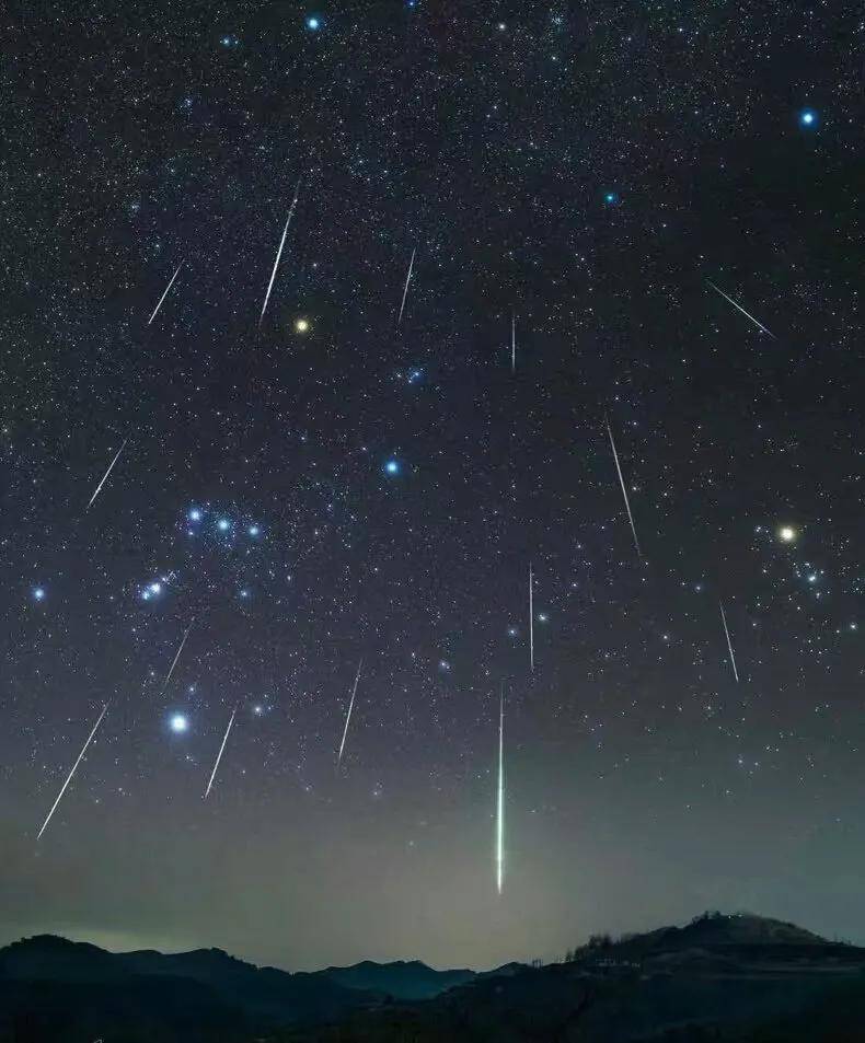 英仙座流星雨12日迎来极大 一起仰望美丽星空