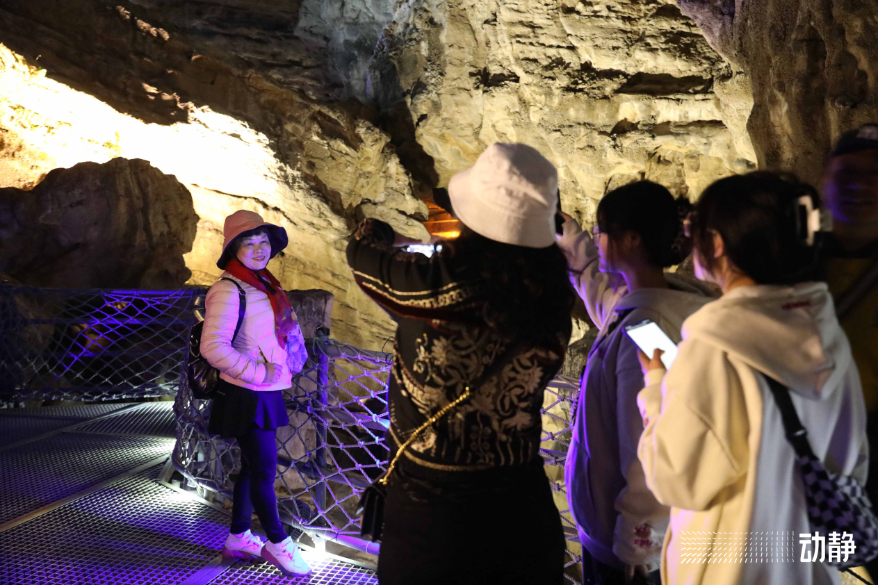 中外洞穴科学家对贵州双河洞开展联合科考