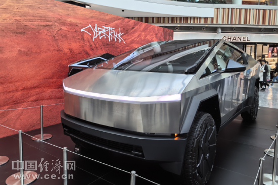 特斯拉两座自动驾驶出租车方案受质疑