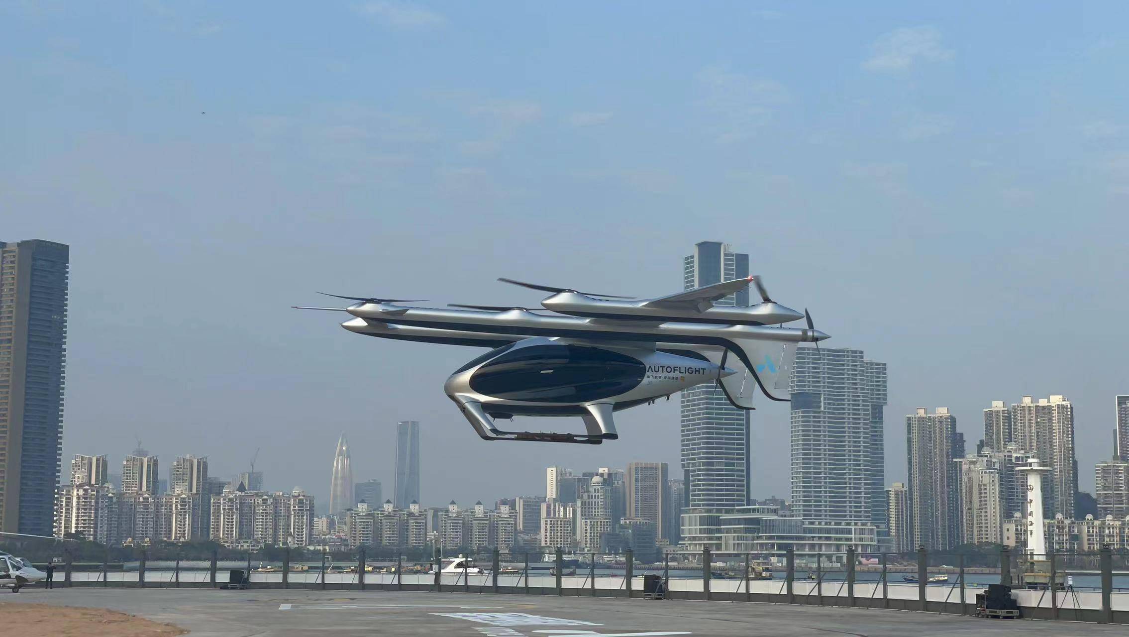 飞行汽车亮相！沃飞长空在成都阶梯式低空空域进行试飞演示