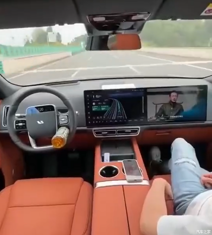 保险为自动驾驶系上“安全带”