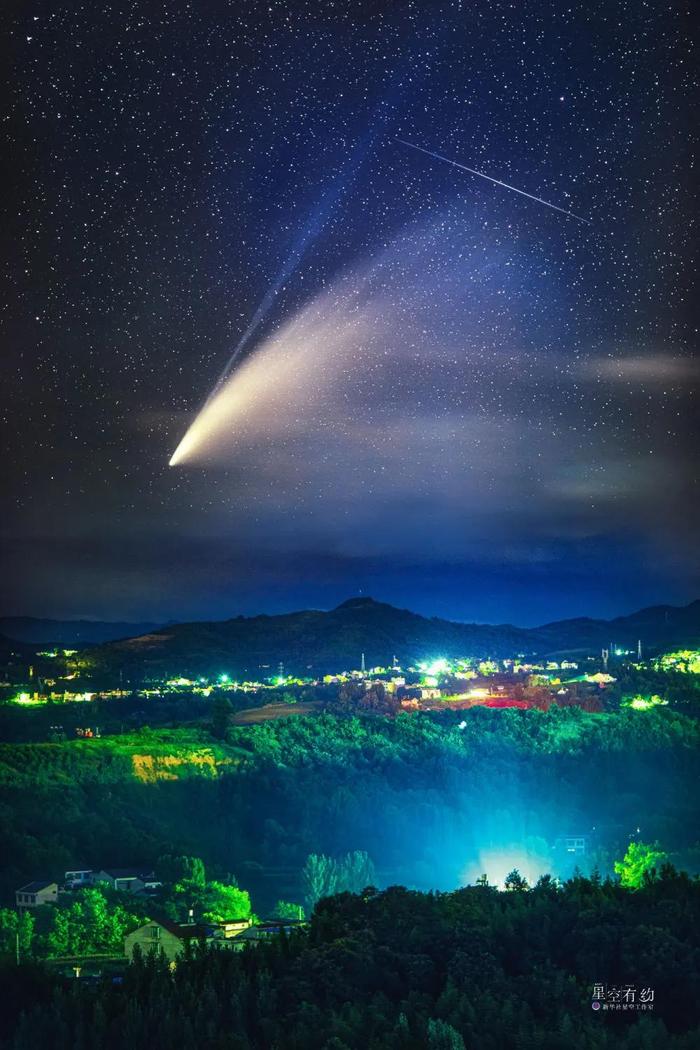 星空有约｜来自天宇的浪漫：彗星与银河、流星同框