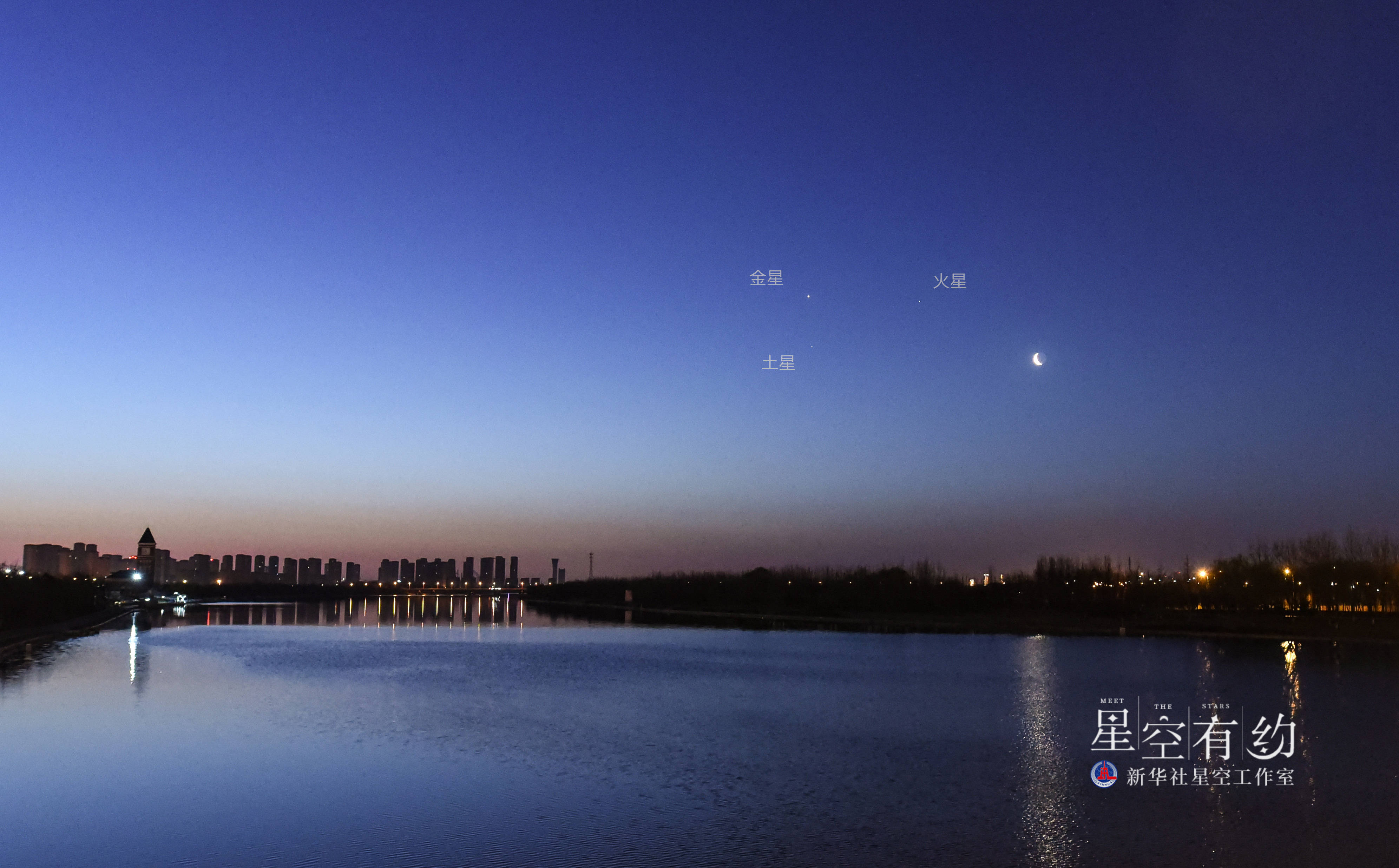星空有约｜来自天宇的浪漫：彗星与银河、流星同框