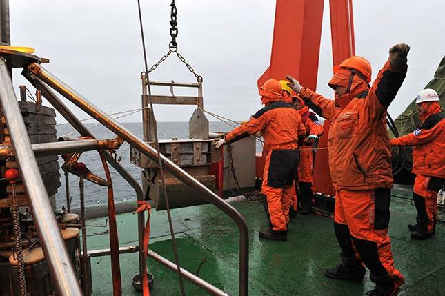 第41次南极考察｜南极卸货记