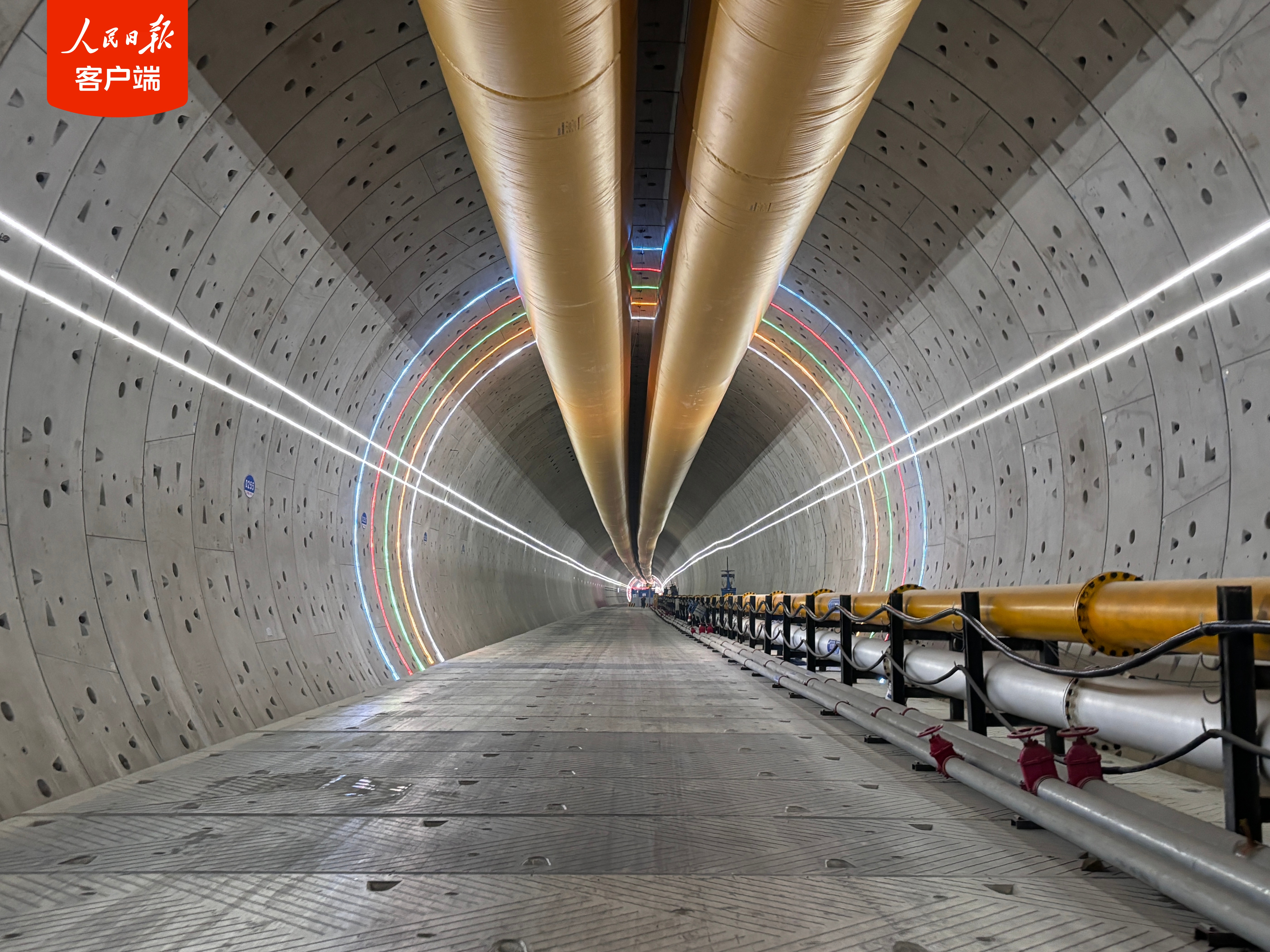 世界最大直径水下盾构隧道掘进破千米