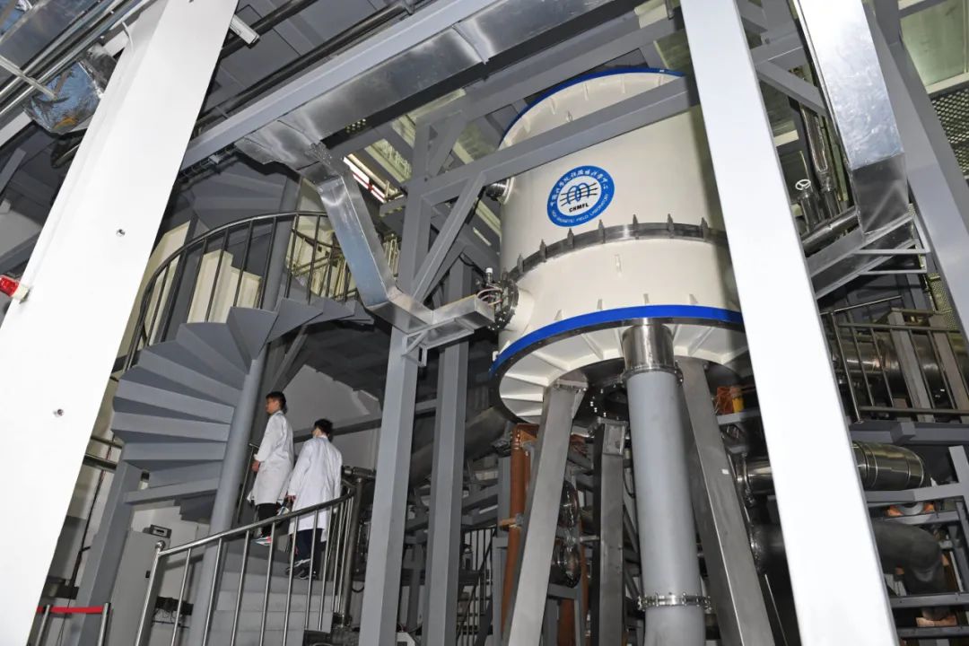 研究人员获取首份月背古磁场信息