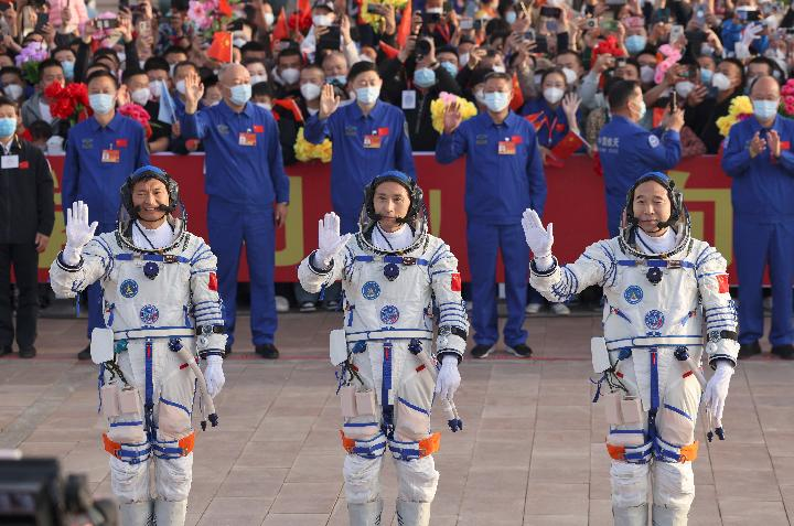 今年中国载人航天将实施三次飞行任务
