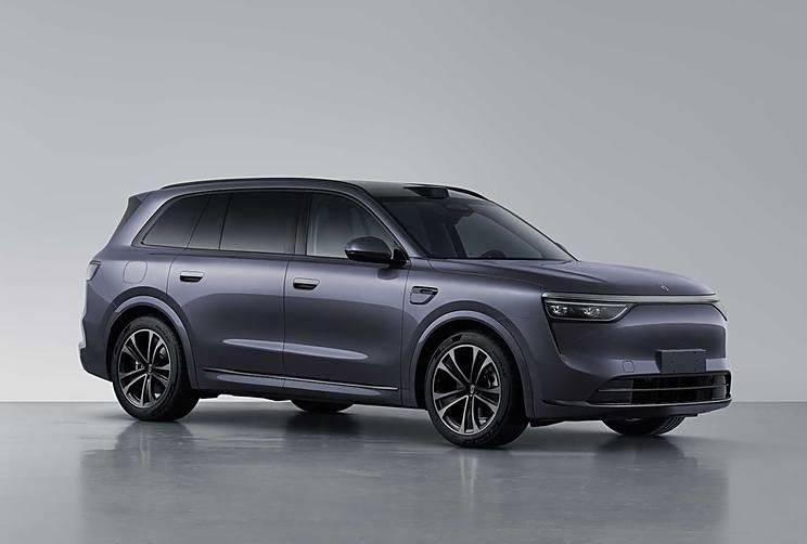 鸿蒙智行智能技术再突破，尊界S800引领智能汽车迈向自主智能新时代