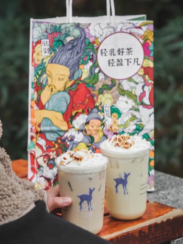 瑞幸发布“三个100”轻乳茶标准倡议，以健康驱动产业升级