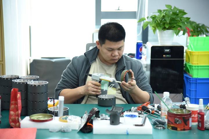 多地竞逐具身智能 人形机器人产业“加速跑”