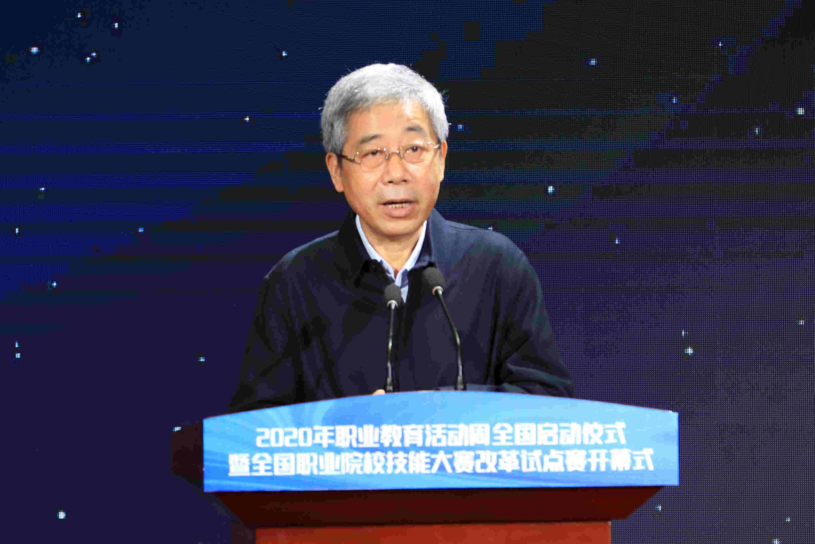 蹚出“中国式”人工智能发展之路