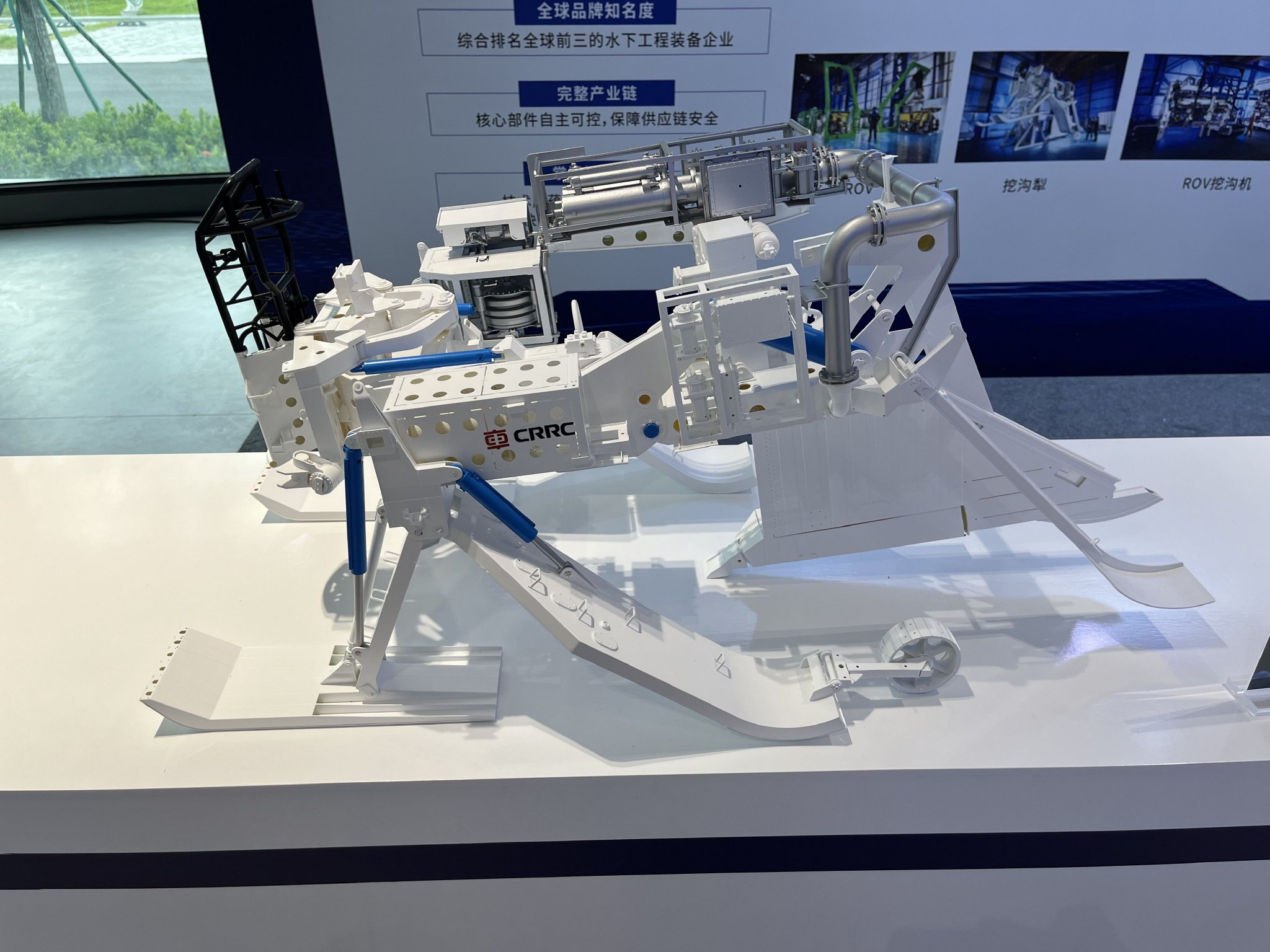 我国科研团队成功研发出深海小型机器人