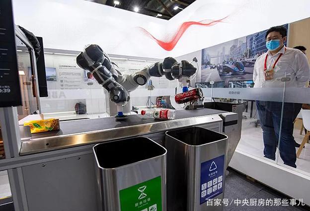 秀我中国｜上手拆、扒祖谱……我终于把机器人搞明白了