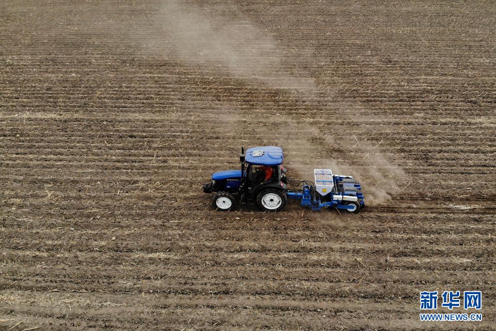 问记者·春耕速度丨1秒钟撒13斤肥料，是如何做到的？