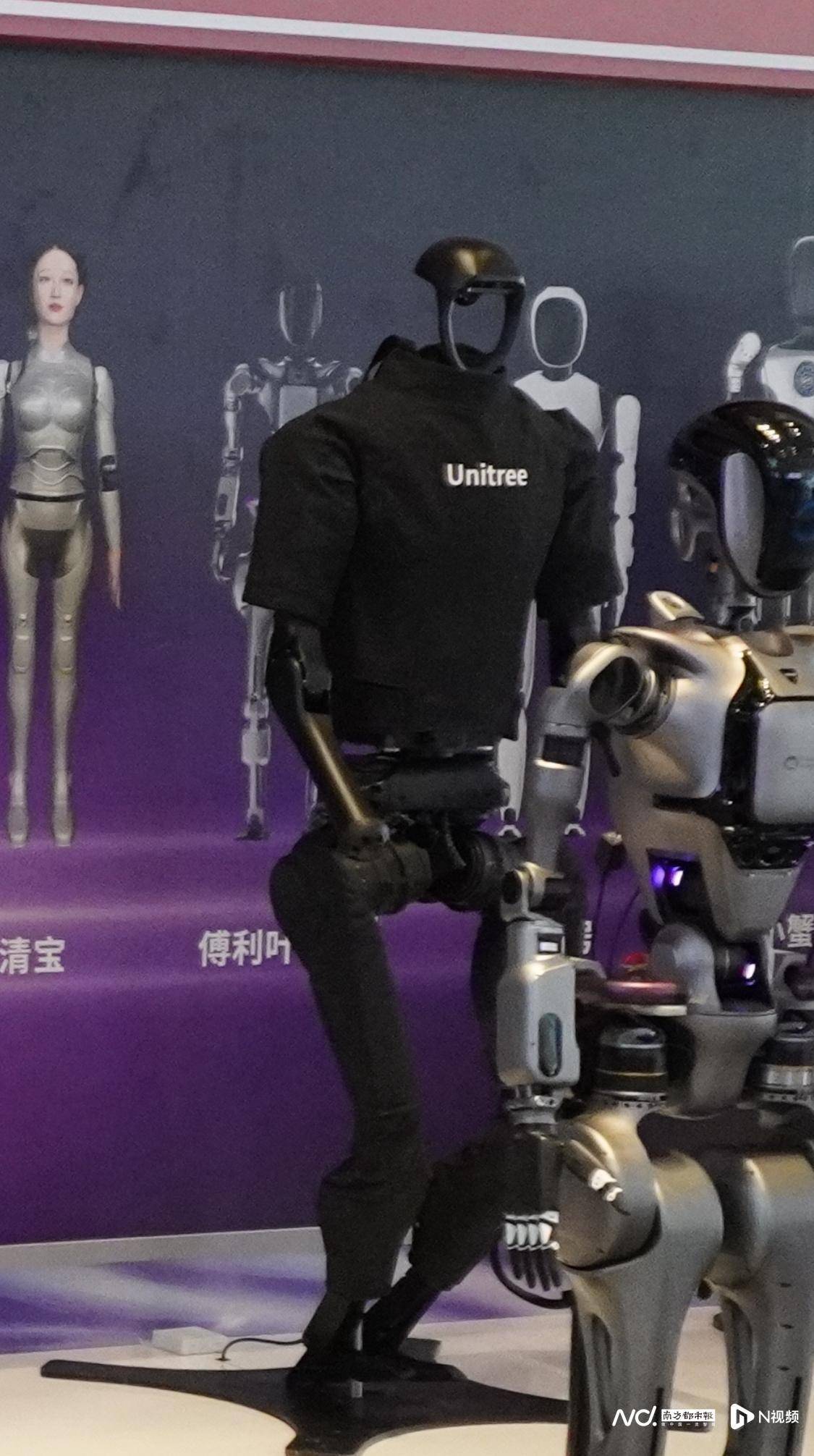 秀我中国|各显神通 人形机器人半程马拉松实地测试