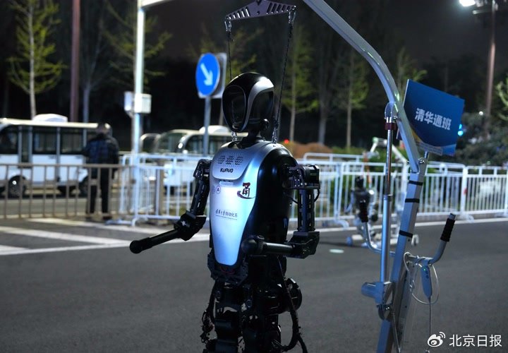 问记者｜机器人是如何跑马拉松的？