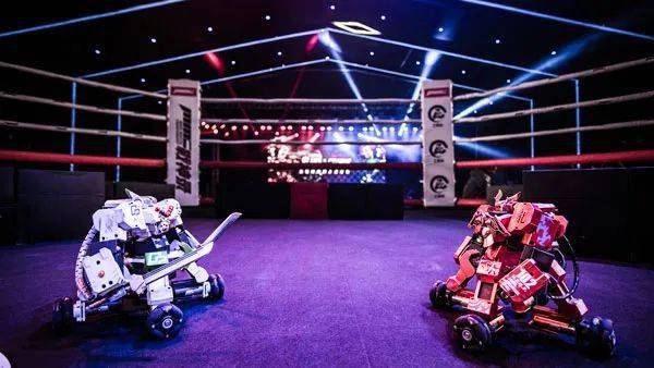 秀我中国丨人快还是机器人快？人机共跑名场面来啦！