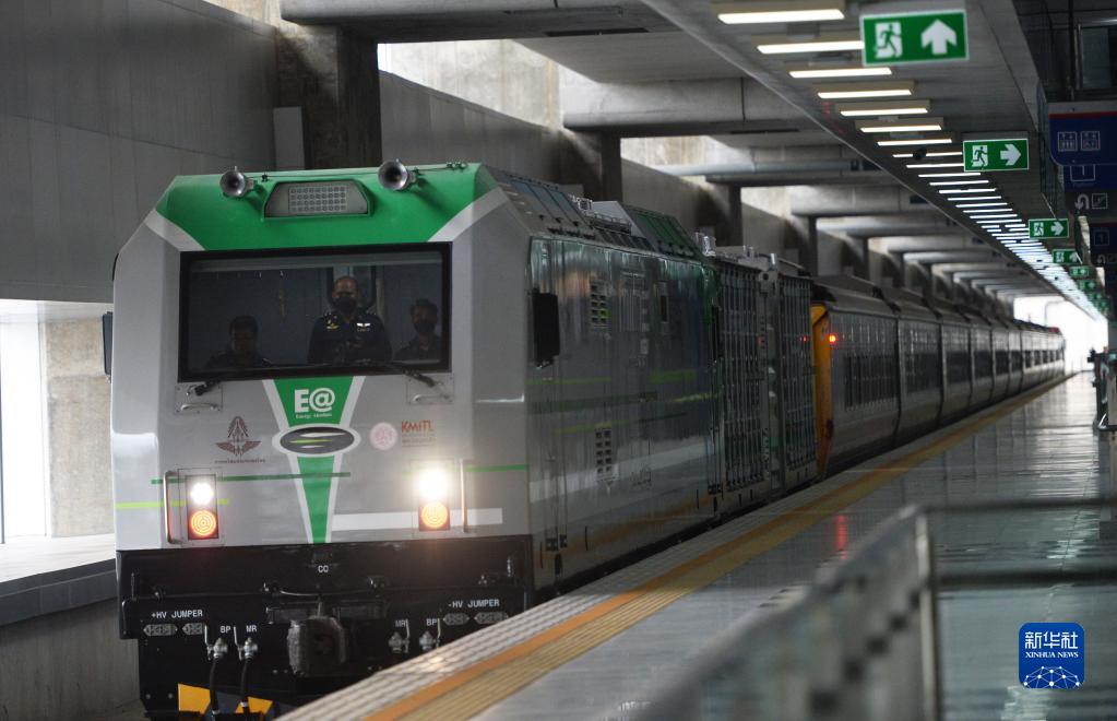 首批1000千瓦功率等级电池动力机车下线