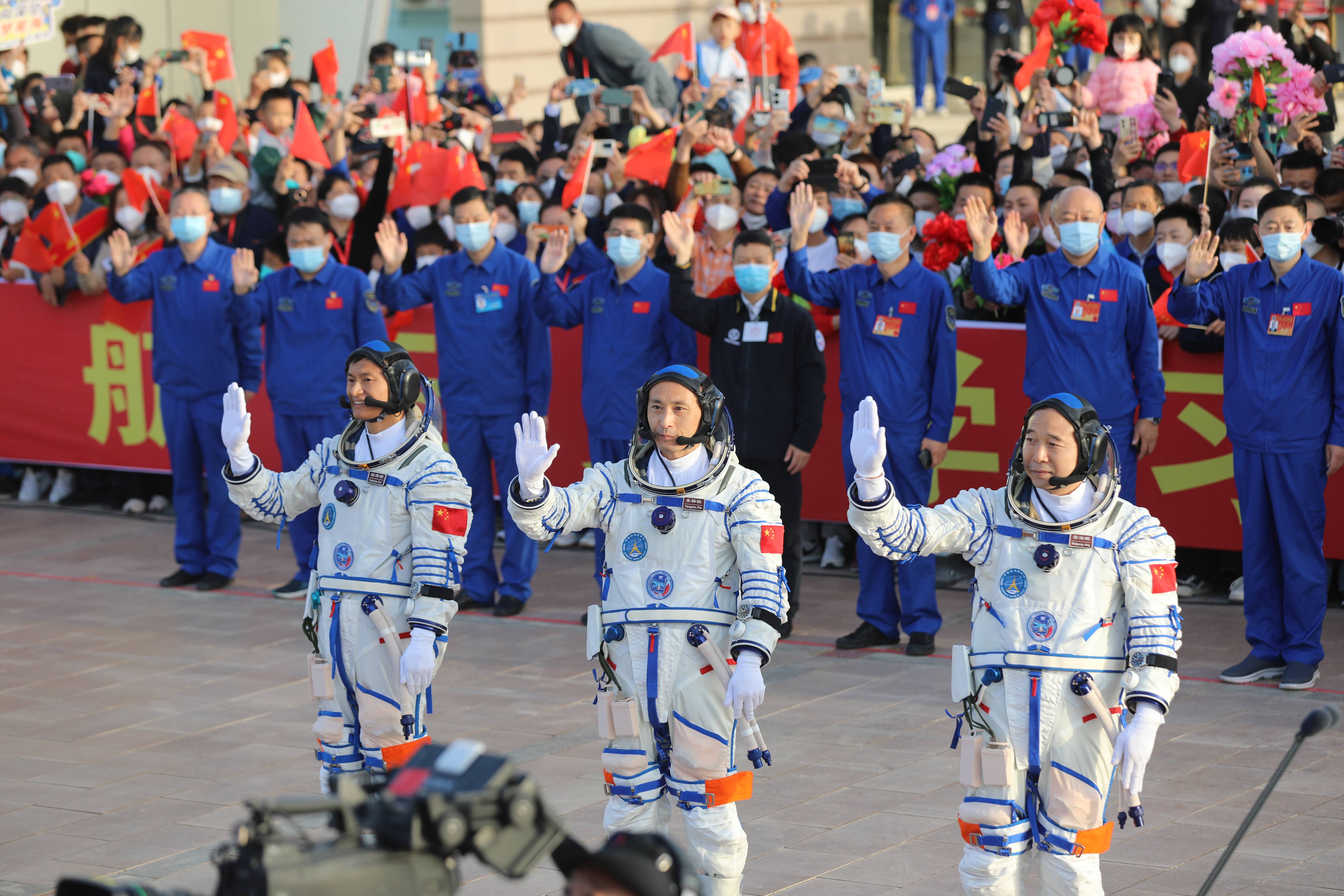 新华社消息|神舟二十号载人飞行任务航天员乘组出征仪式举行