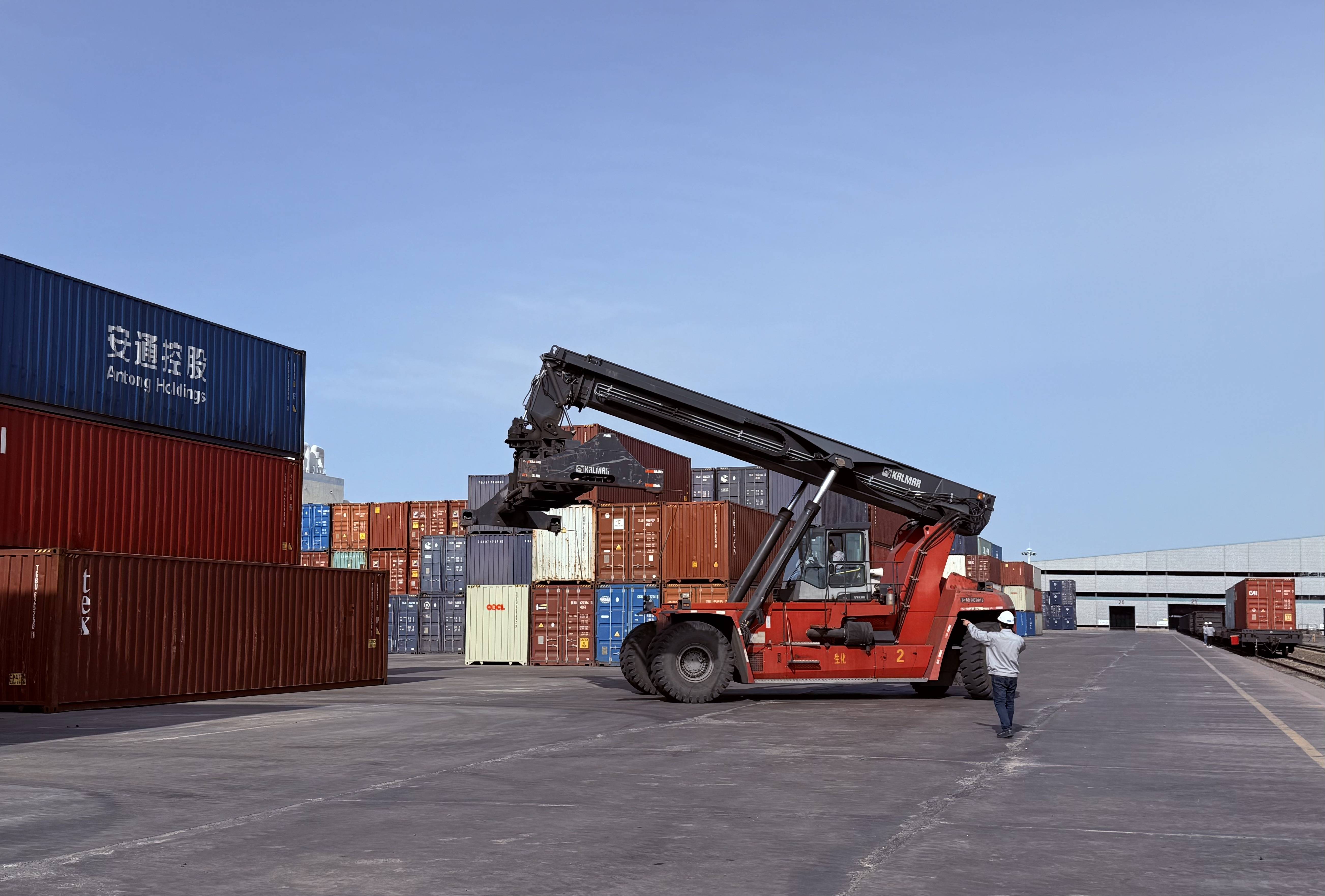 铁路现代物流助力国产汽车出海“加速跑”