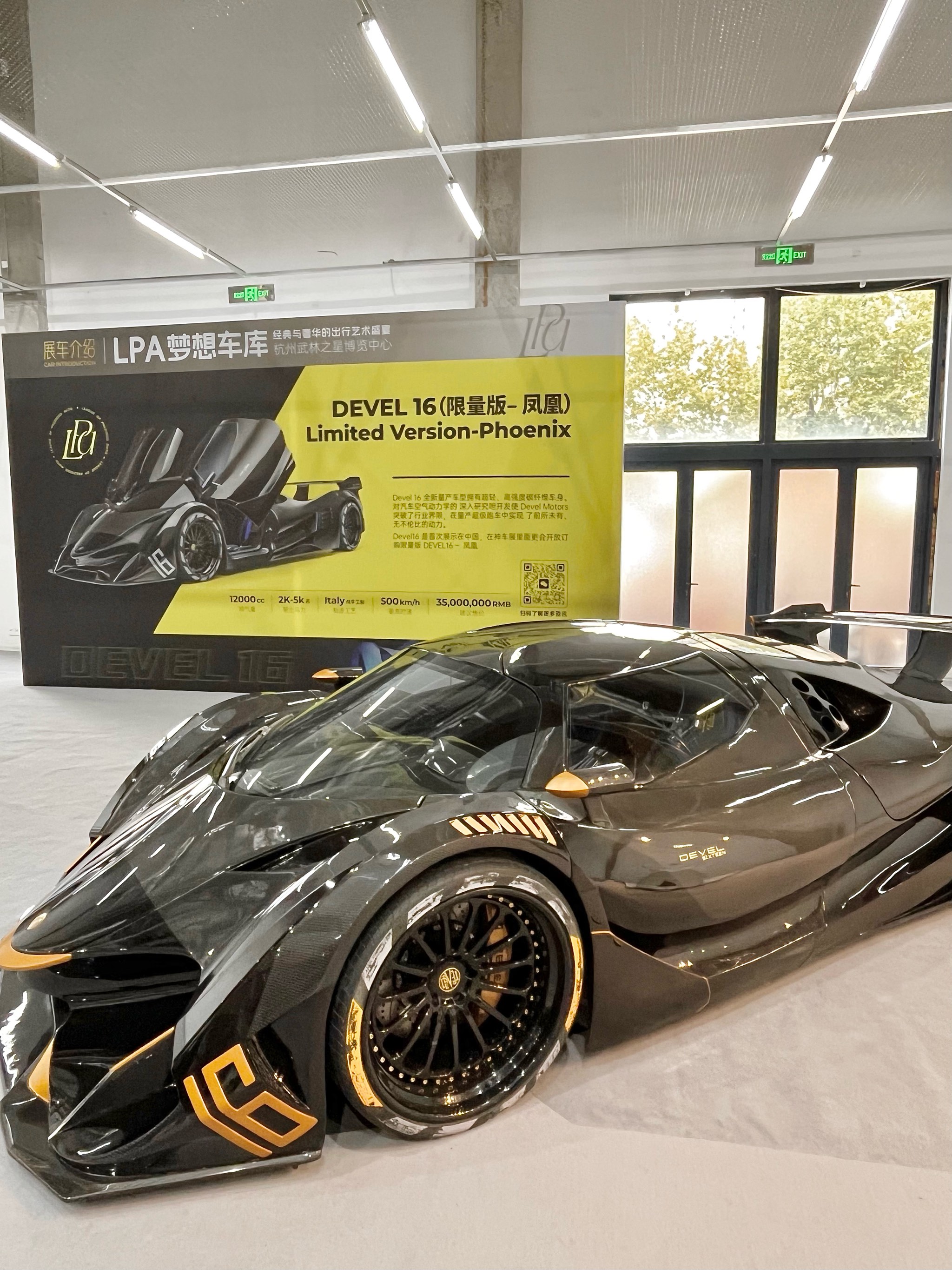 秀我中国｜除了地上跑的，上海车展还有天上“飞”的