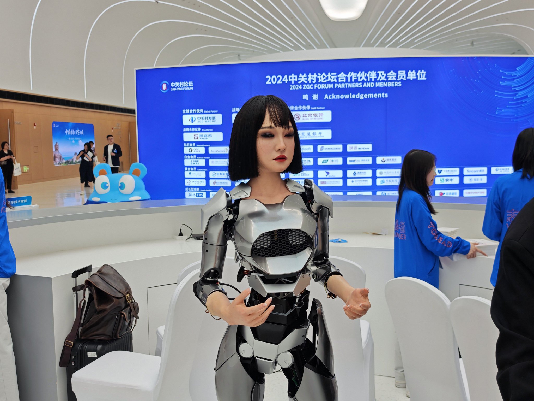 AI大模型“垂直发力” 深度挖潜行业应用