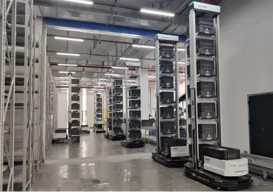 料箱搬运、垃圾清理、商品扫码……直击人形机器人技能大赛现场