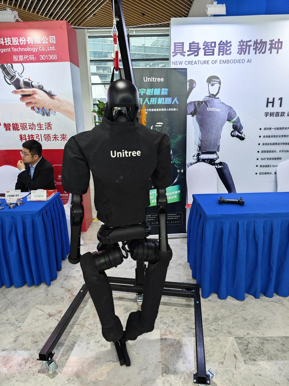 从“表演型”到“实用型”:中国人形机器人商业化落地探索提速