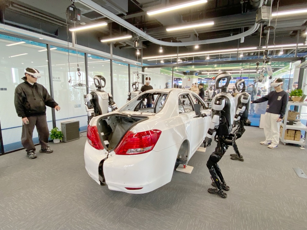 这里有一场机器人派对：“世界机器人嘉年华”在武汉举行