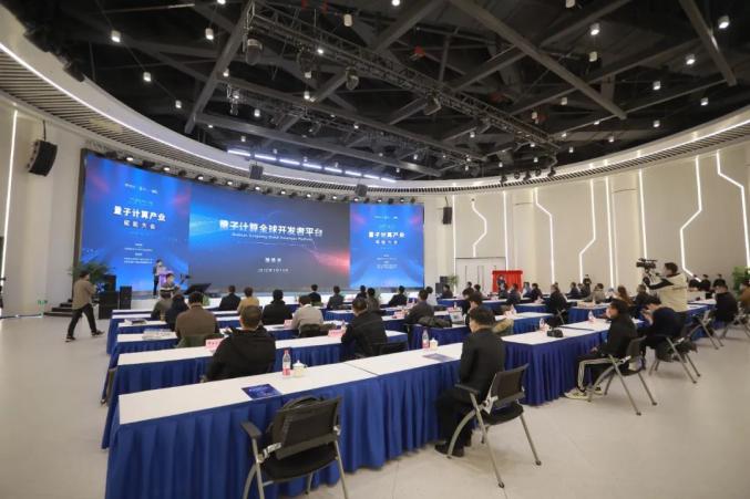 新华社消息丨中国千比特超导量子计算测控系统完成交付