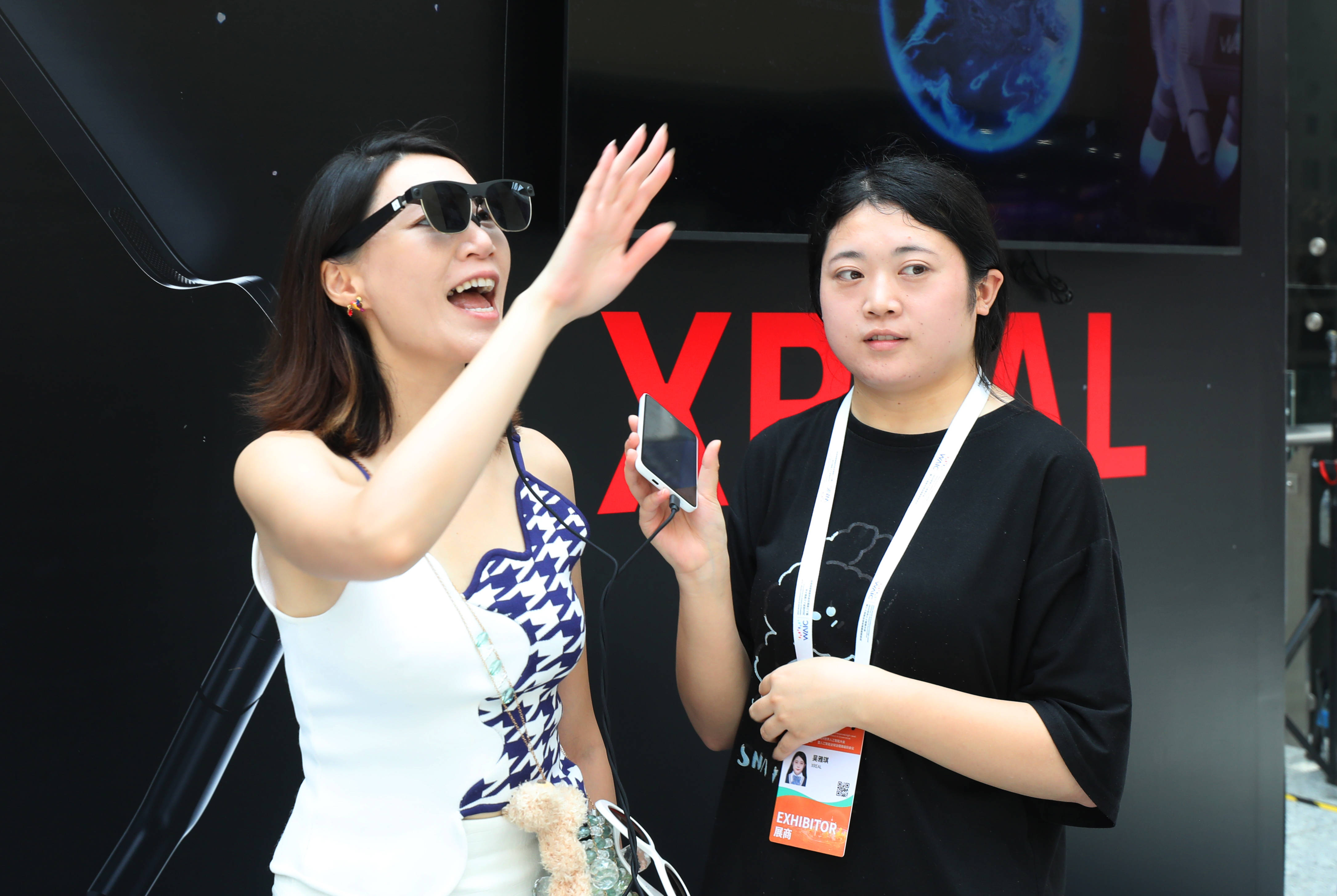 新华全媒+丨无需操控 来看全AI机器人足球总决赛