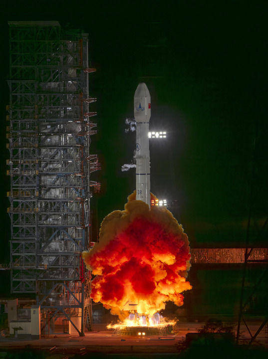 新华鲜报丨探秘宇宙起源！我国原初引力波探测实验实现首光观测