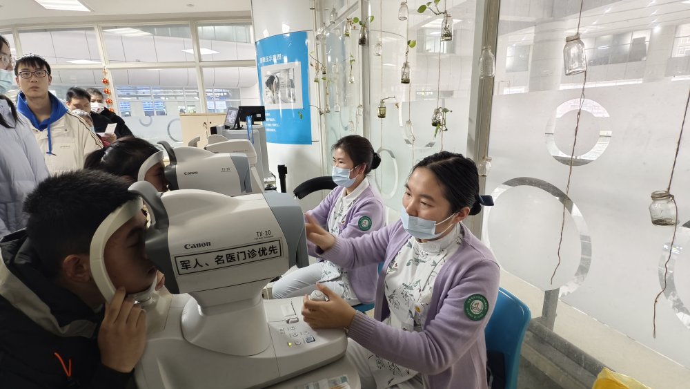 暑期就诊高峰背后:运动不足成多种儿童疾病“共因”