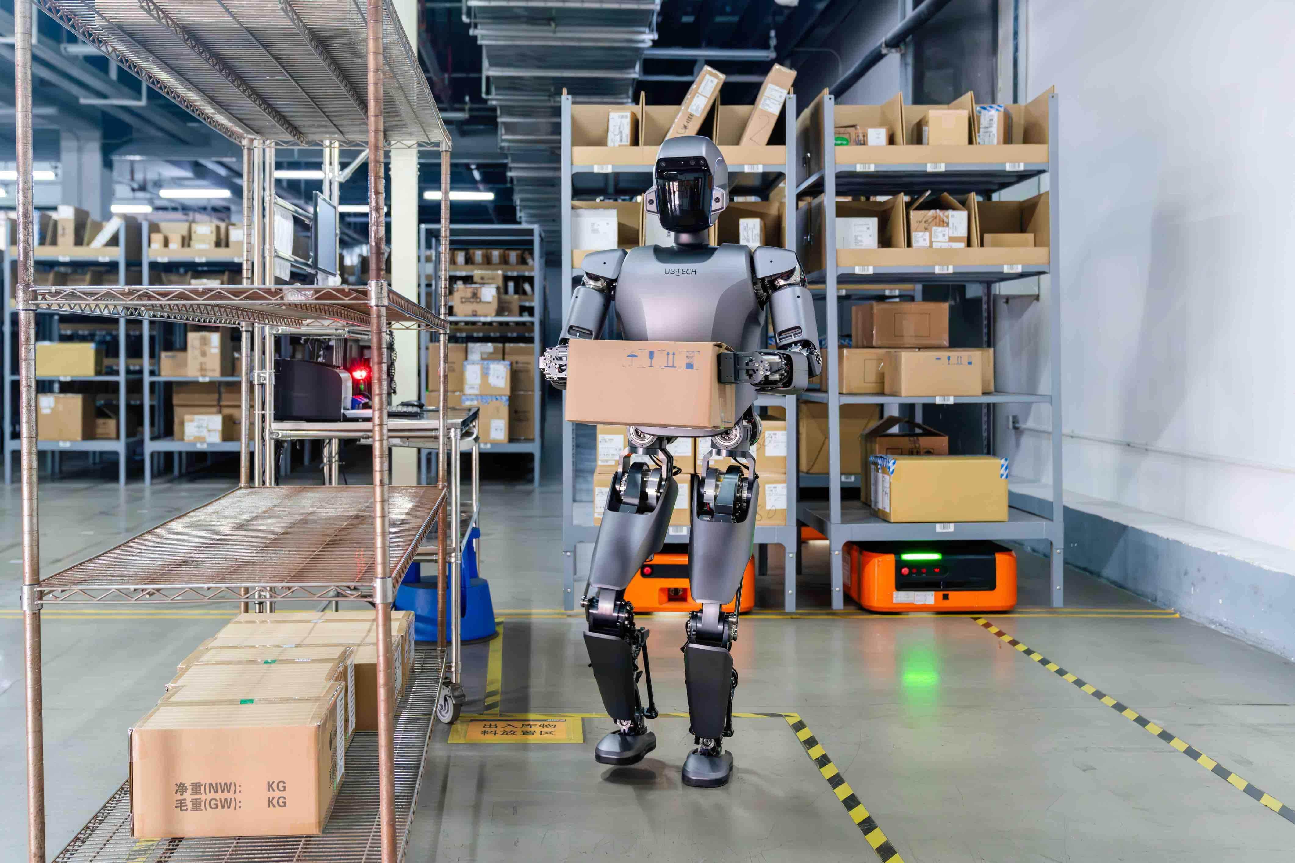 深圳机器人自己“搭地铁”送货 引全球网友围观