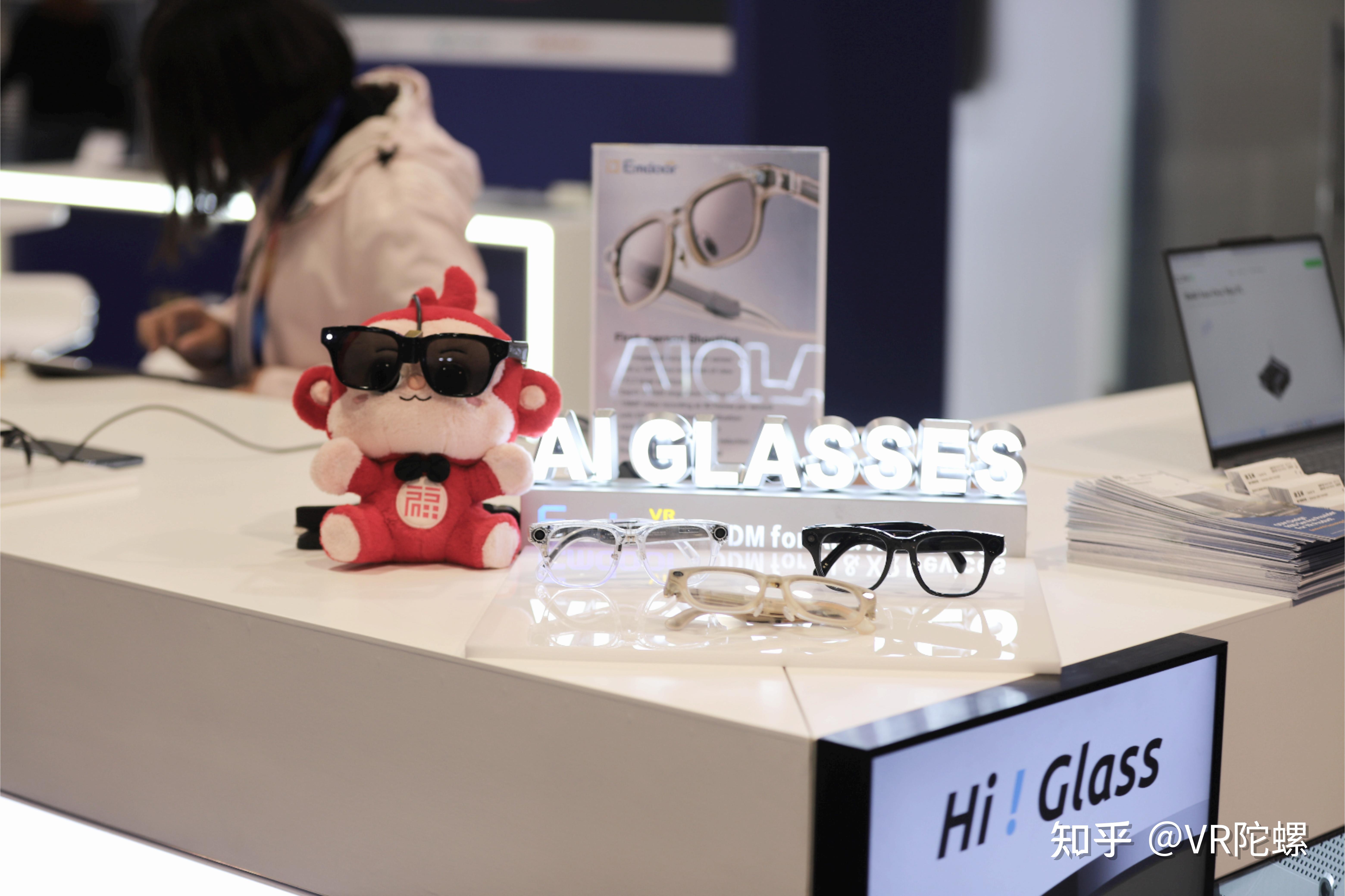 AI眼镜，可以戴上的“随身视界”