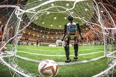 秀我中国丨世界人形机器人运动会足球赛项预选赛精彩不断