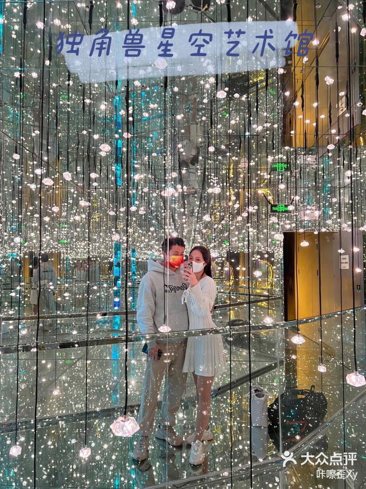 参赛之前先去打个卡 机器人“爱宝”探店北京麦麦岛