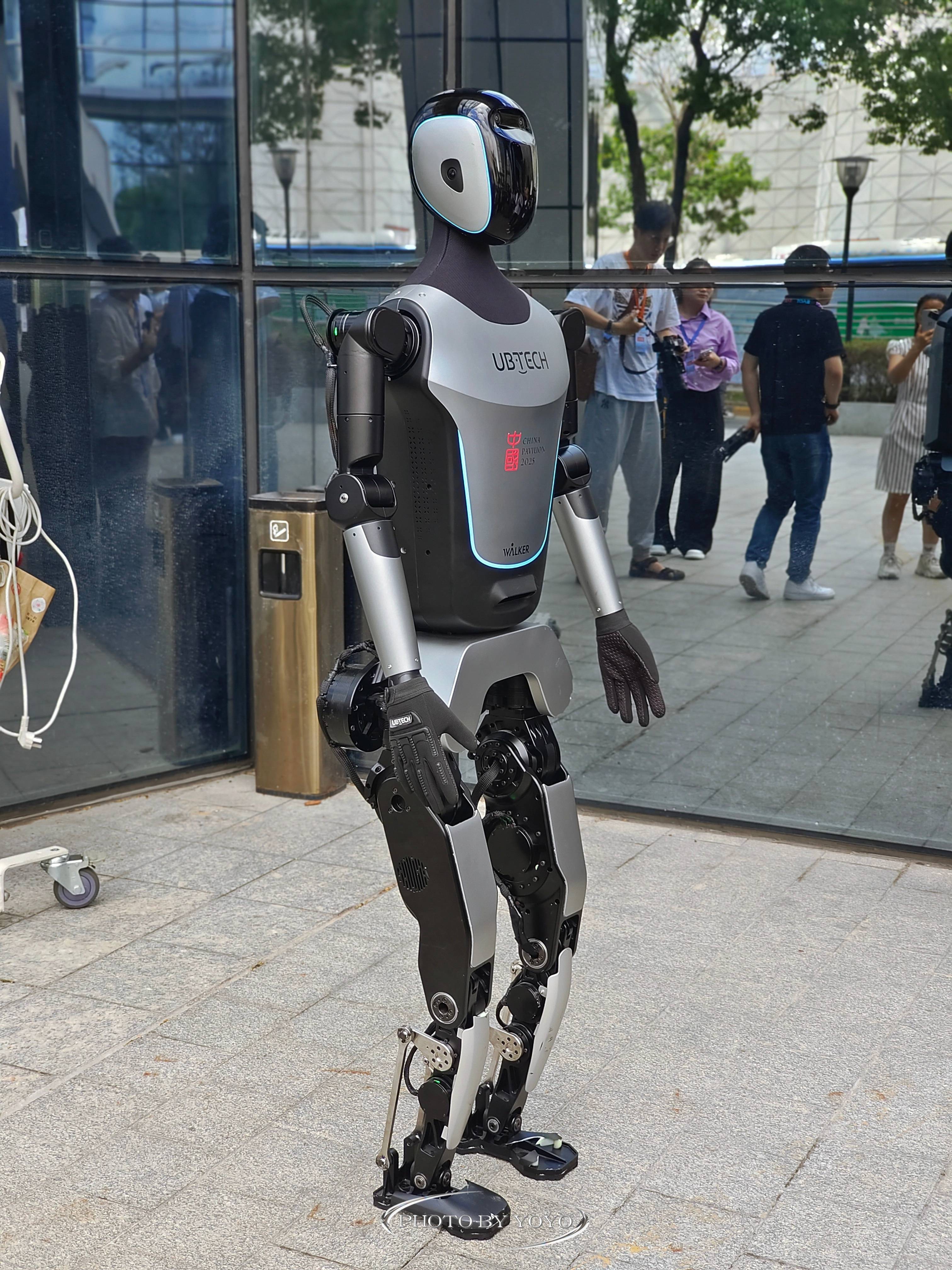 人形机器人赛跑哪家强？1500米冠军跑进6分35秒！