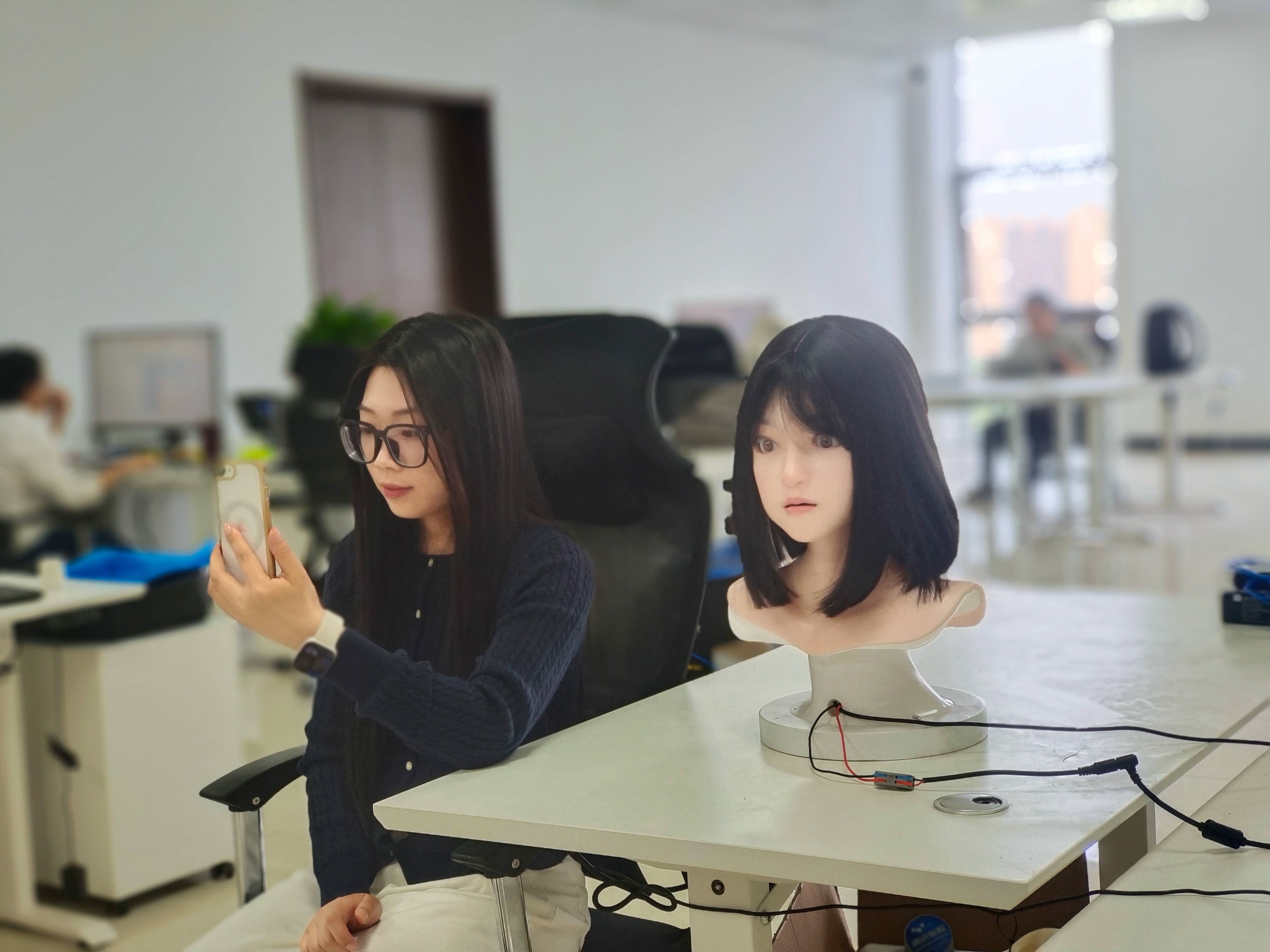 人形机器人离我们的生活还有多远？