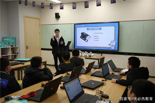 新华鲜报丨重大部署!中国“人工智能+”行动“路线图”来了