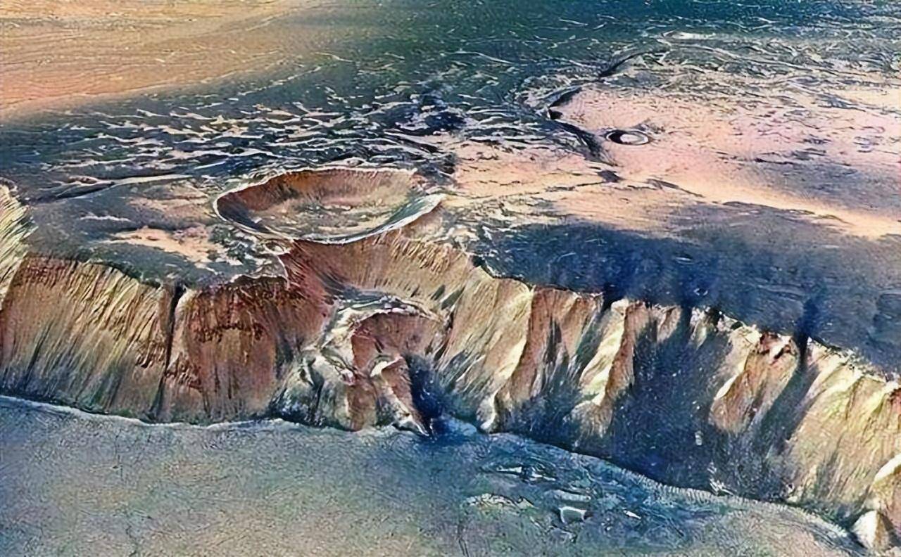 科学家发现火星存在固态内核 与地球高度相似